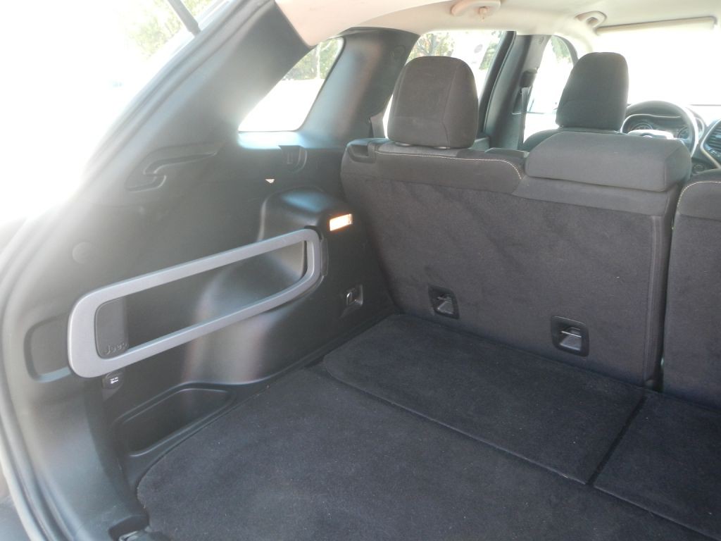 2017 Jeep Cherokee Image 37
