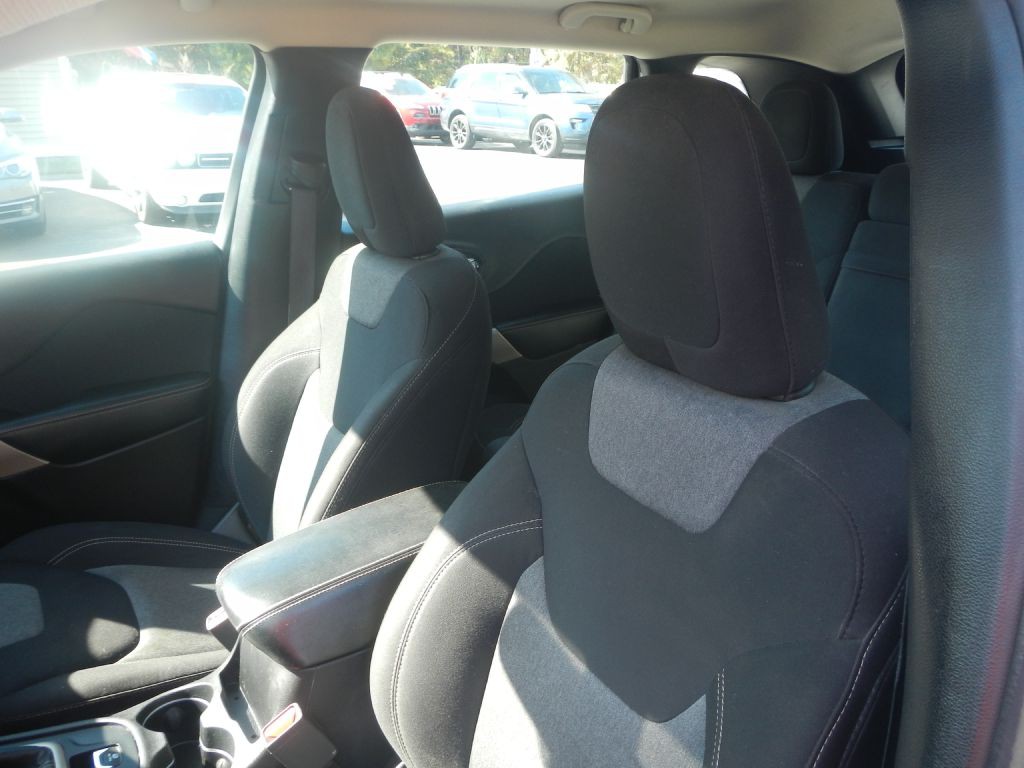 2017 Jeep Cherokee Image 49