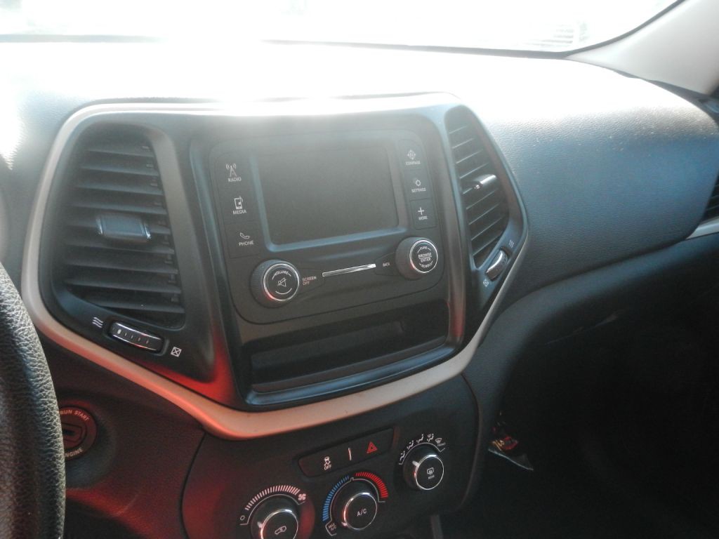 2017 Jeep Cherokee Image 52