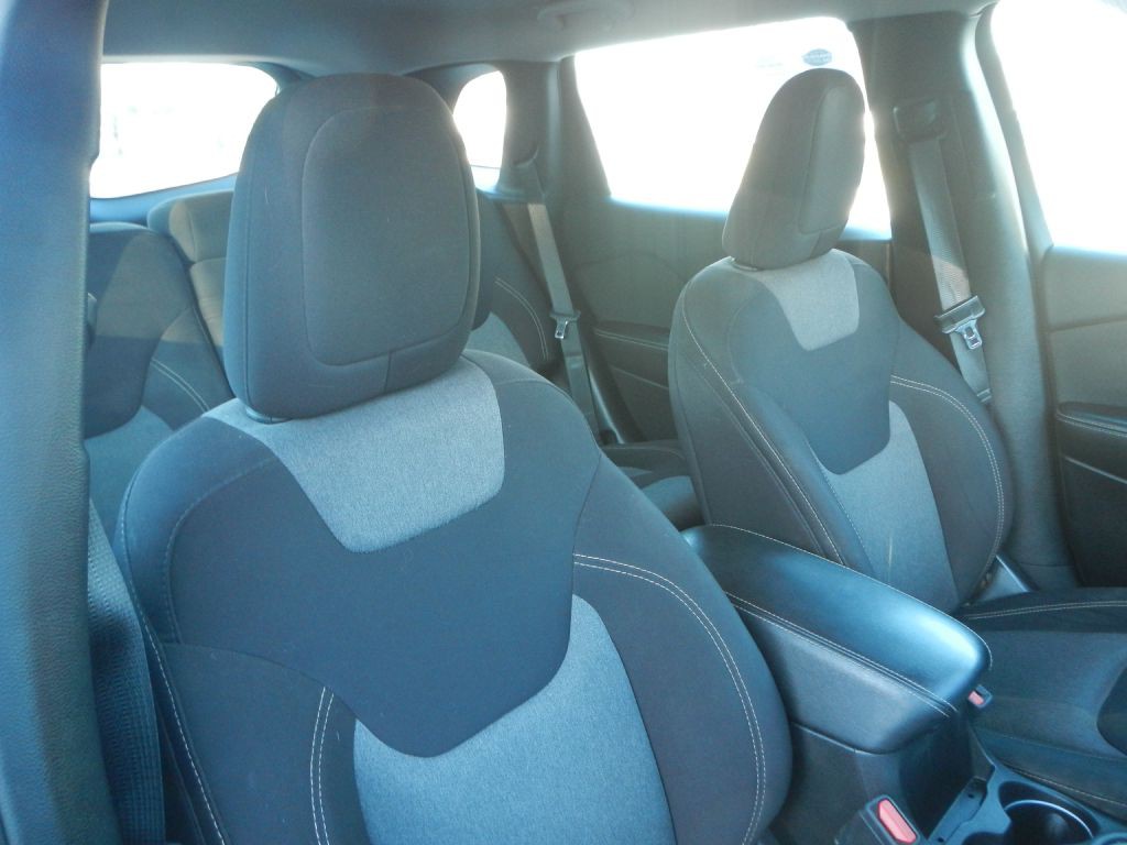 2017 Jeep Cherokee Image 3