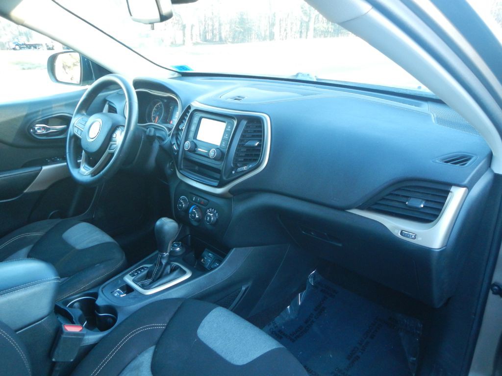 2017 Jeep Cherokee Image 4