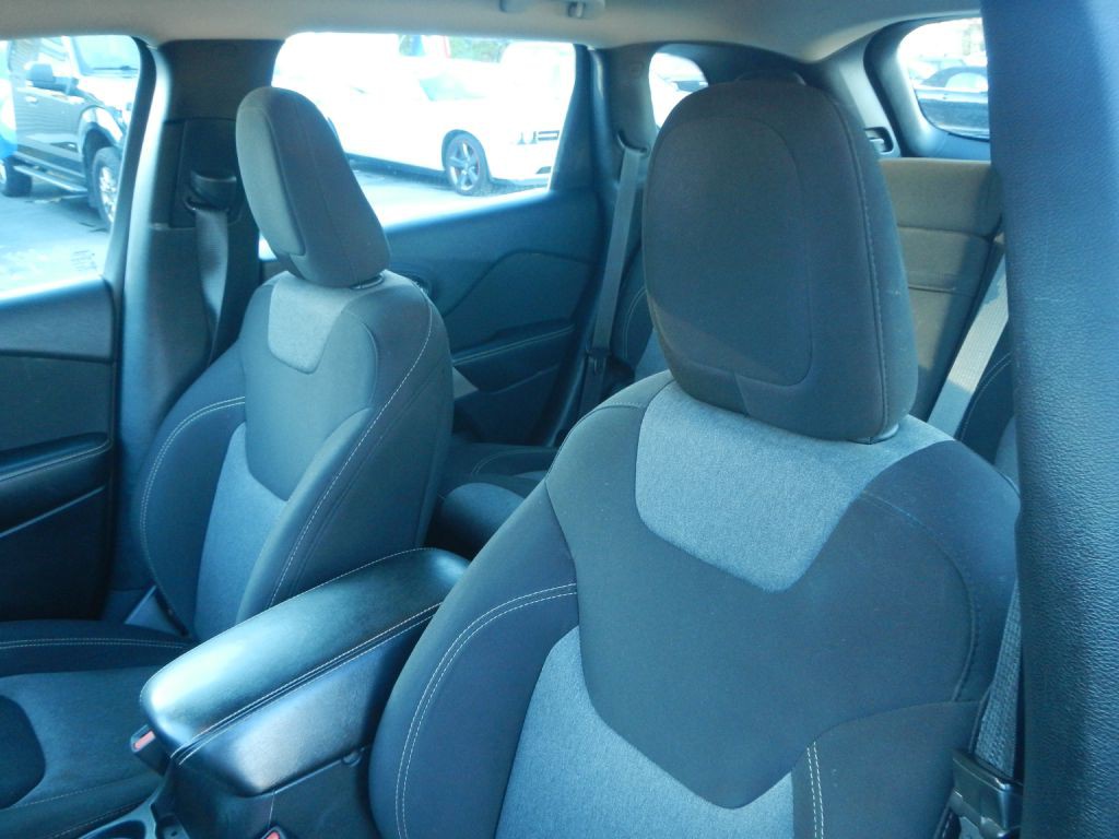 2017 Jeep Cherokee Image 9