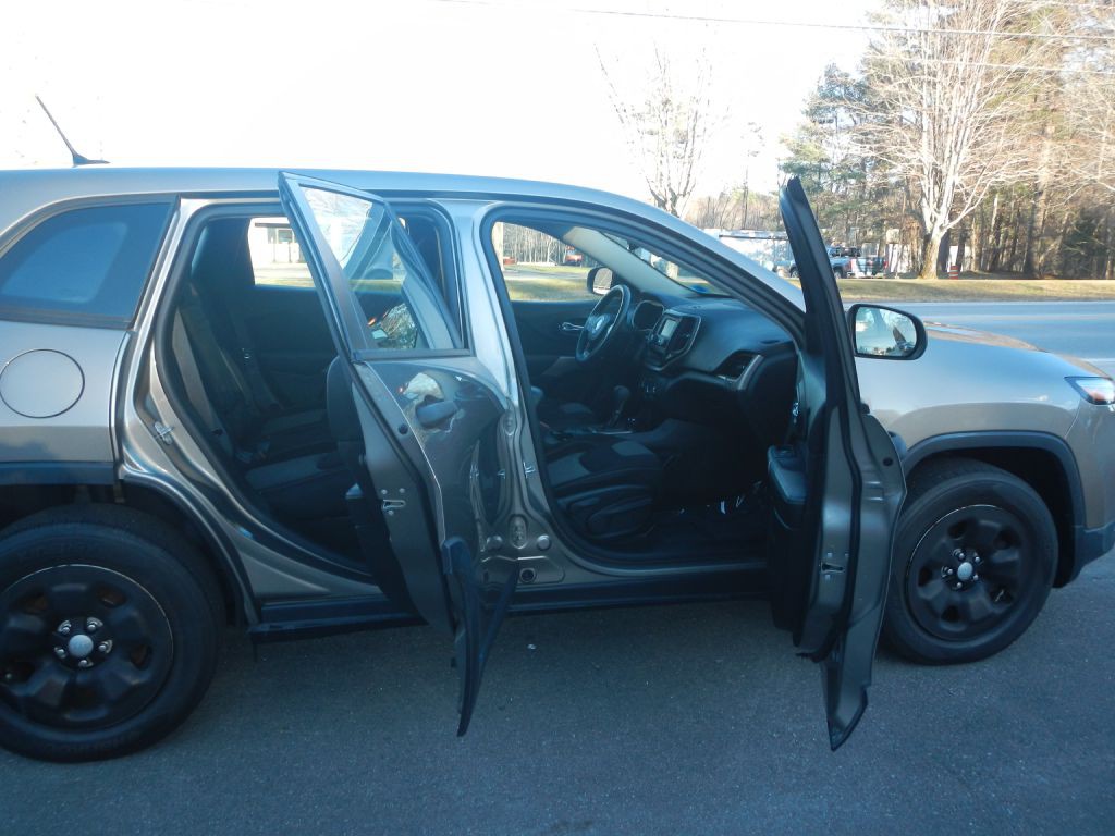 2017 Jeep Cherokee Image 16