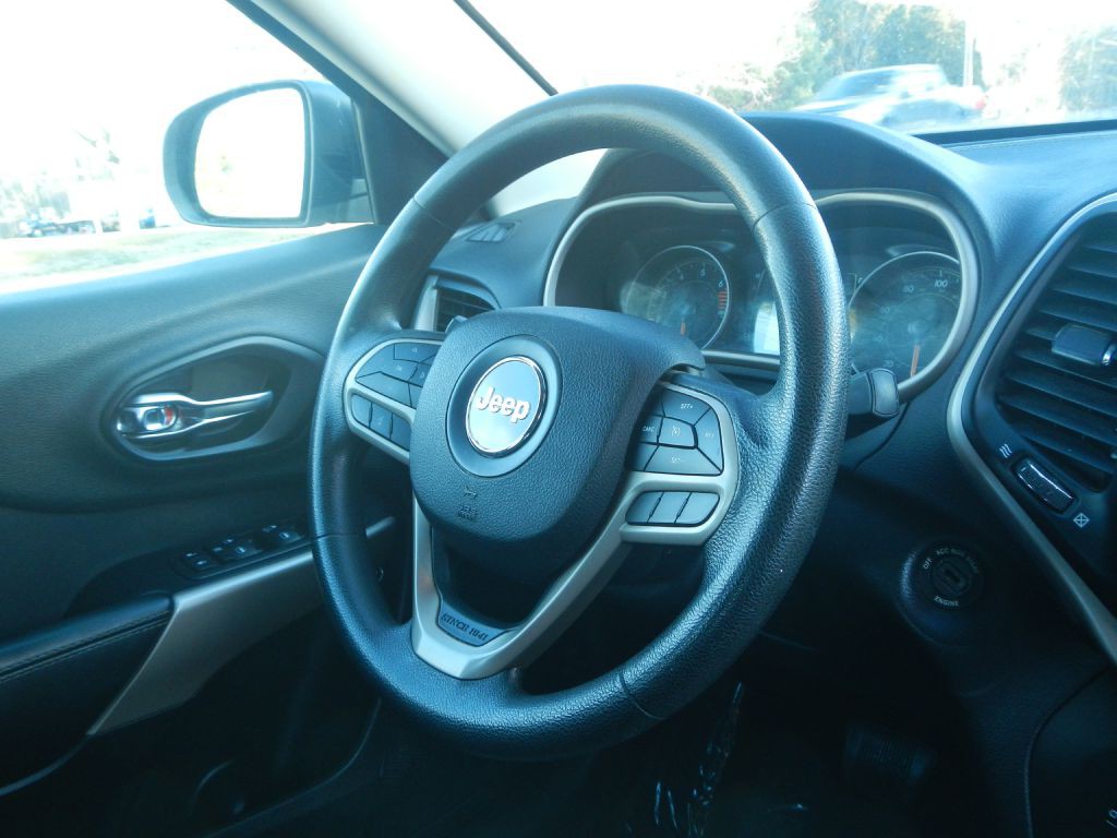 2017 Jeep Cherokee Image 19