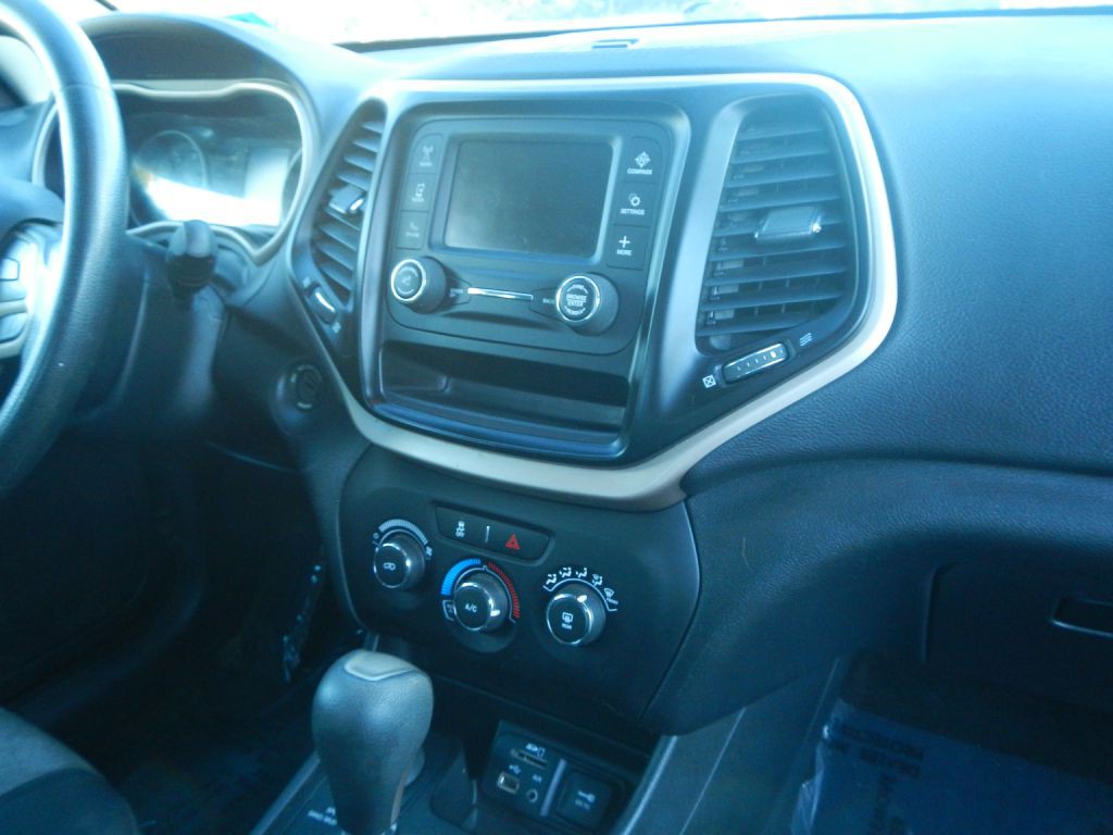 2017 Jeep Cherokee Image 21