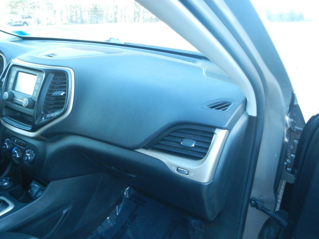 2017 Jeep Cherokee Image 22