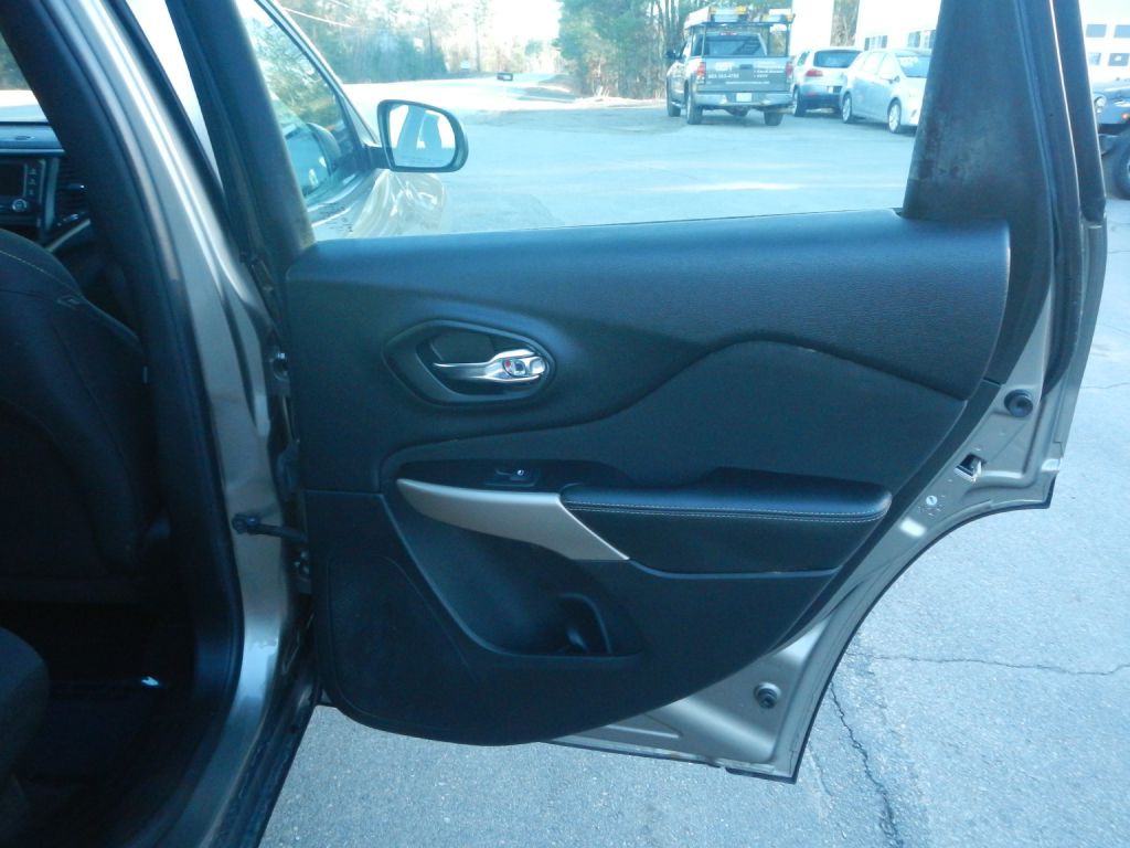 2017 Jeep Cherokee Image 23