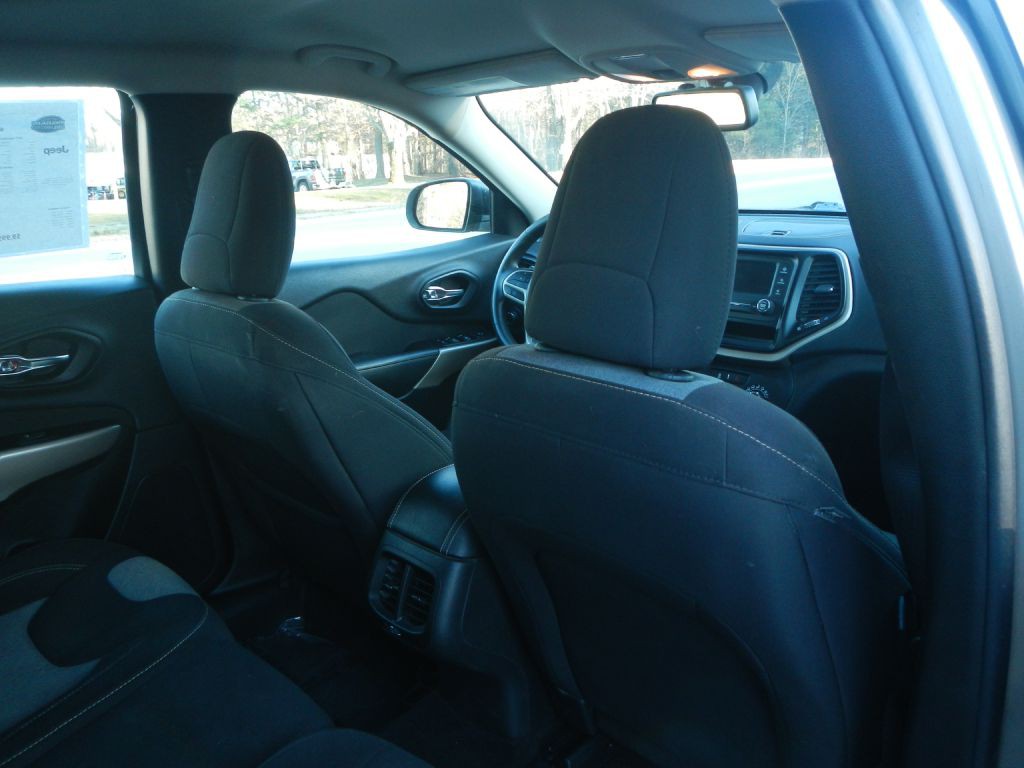 2017 Jeep Cherokee Image 24