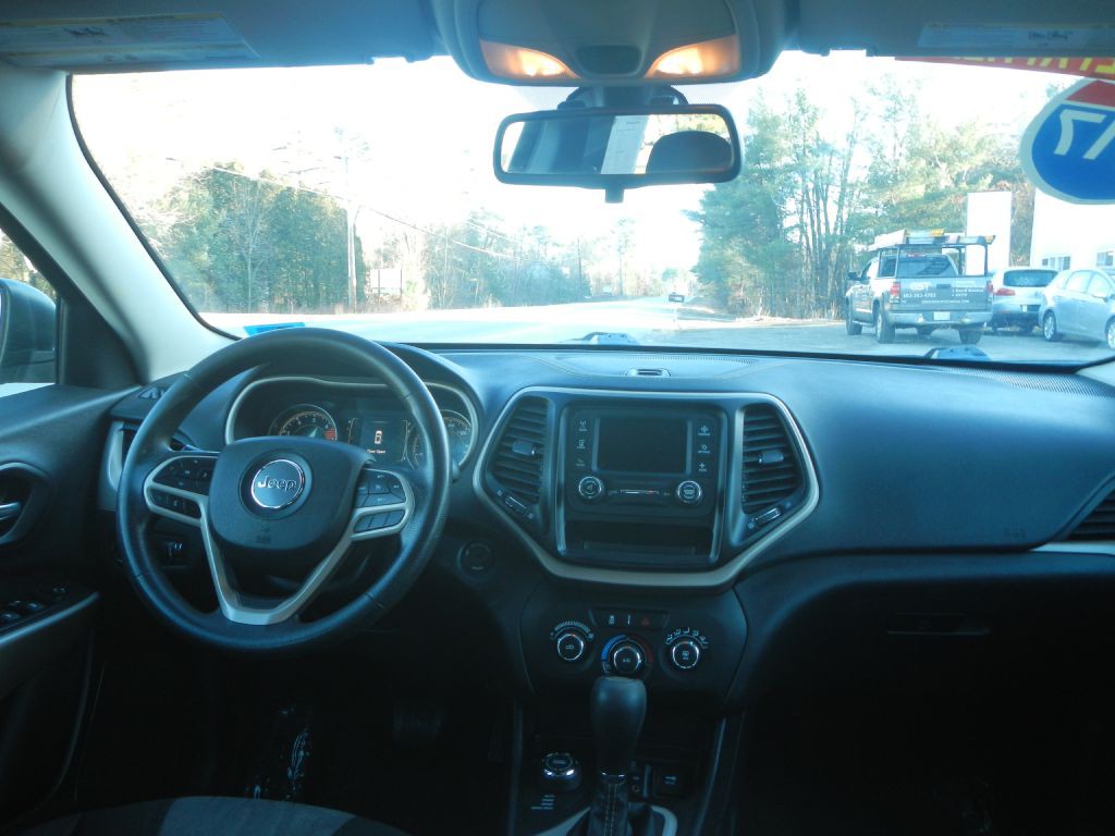 2017 Jeep Cherokee Image 25