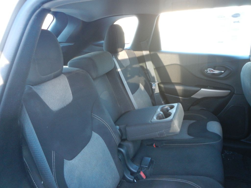 2017 Jeep Cherokee Image 26