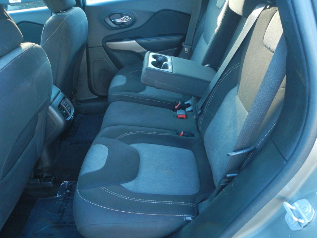 2017 Jeep Cherokee Image 39