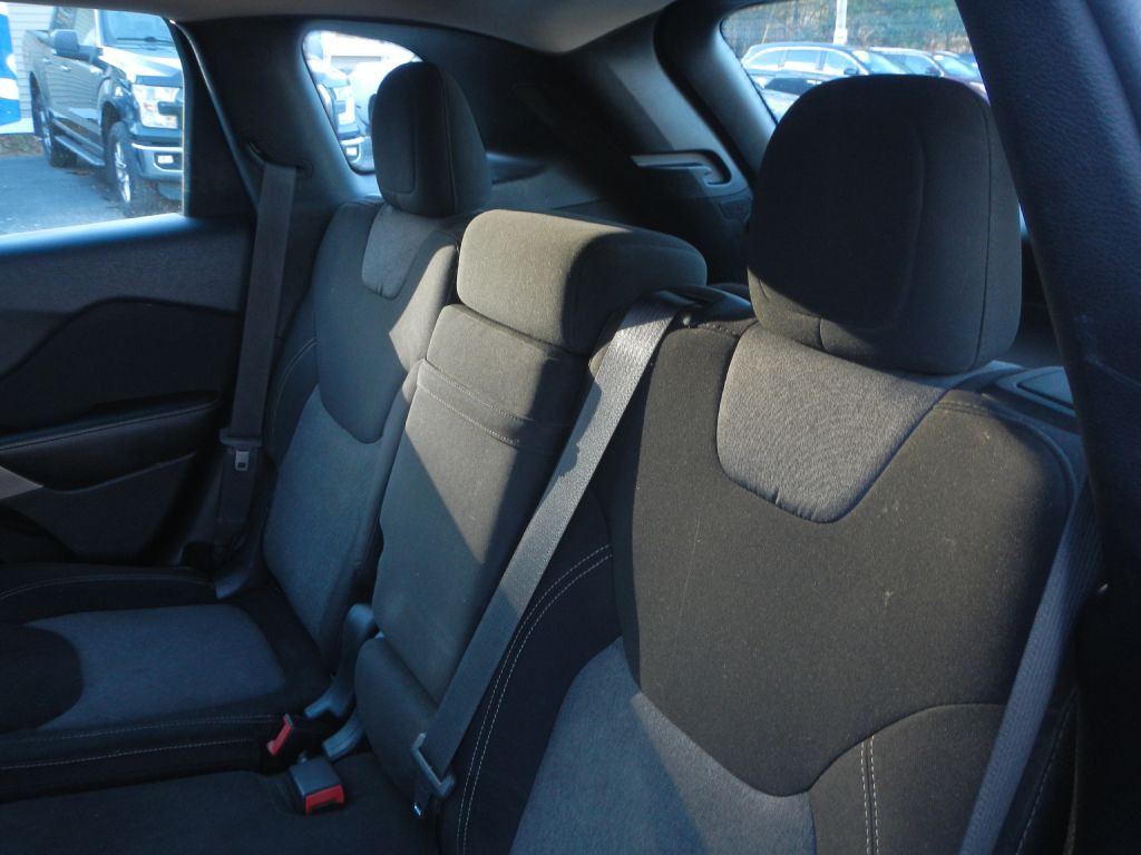 2017 Jeep Cherokee Image 40