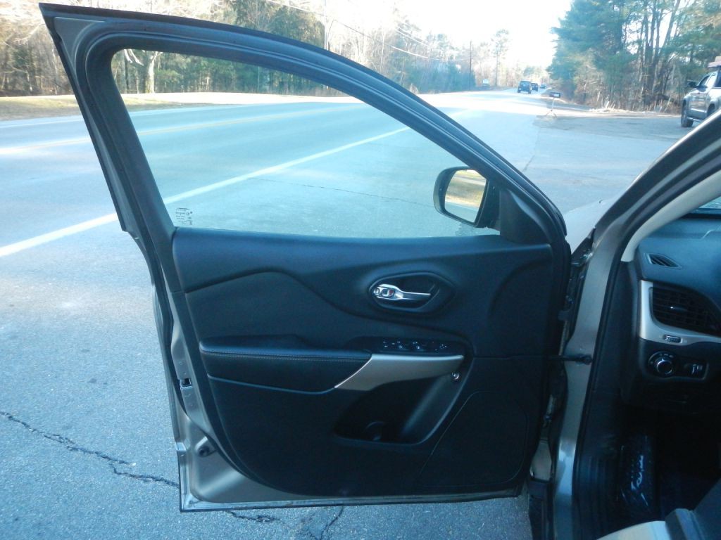 2017 Jeep Cherokee Image 43