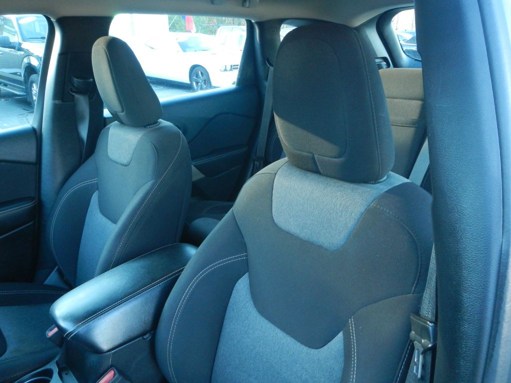 2017 Jeep Cherokee Image 46