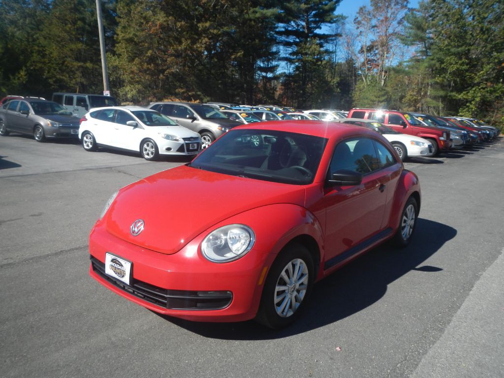 2012 Volkswagen Beetle Image 2