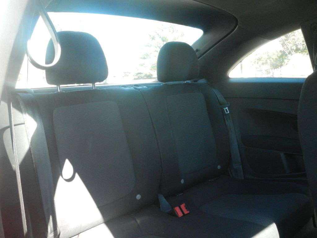 2012 Volkswagen Beetle Image 8