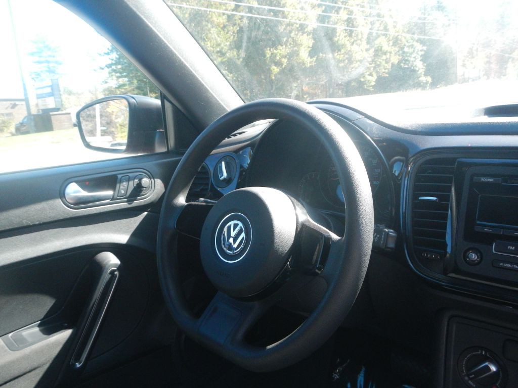2012 Volkswagen Beetle Image 20