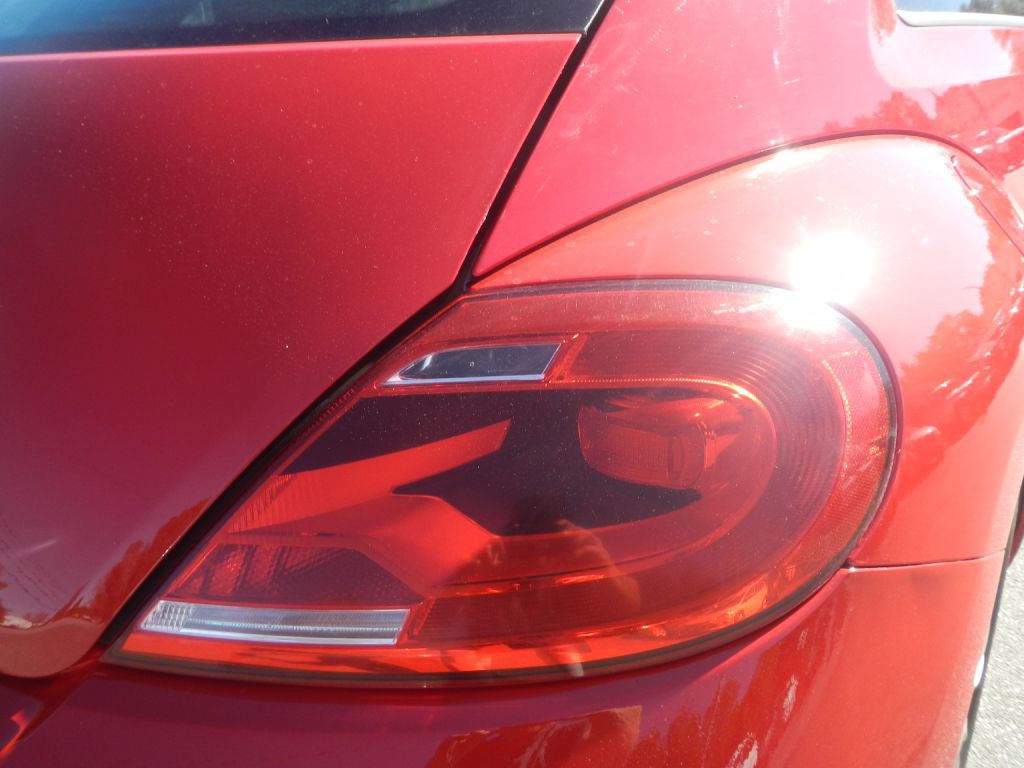 2012 Volkswagen Beetle Image 27