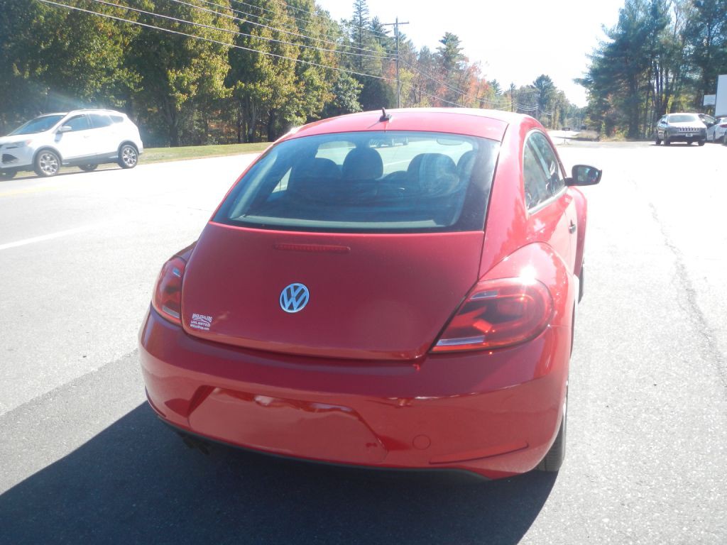2012 Volkswagen Beetle Image 28