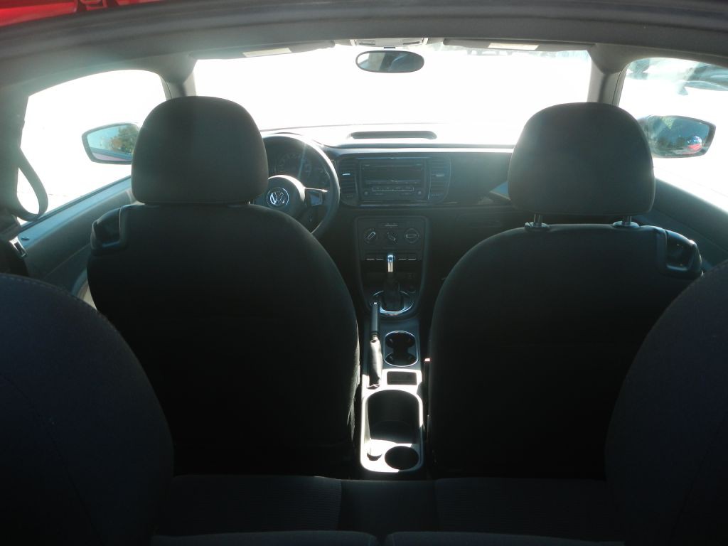 2012 Volkswagen Beetle Image 32
