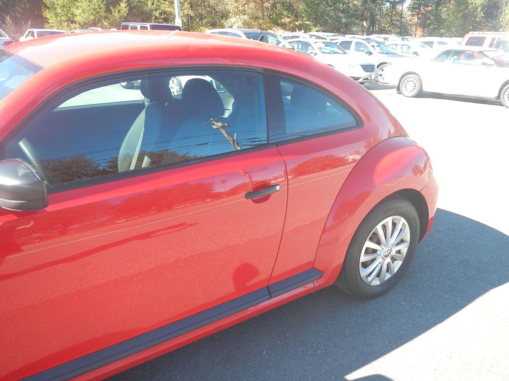 2012 Volkswagen Beetle Image 35