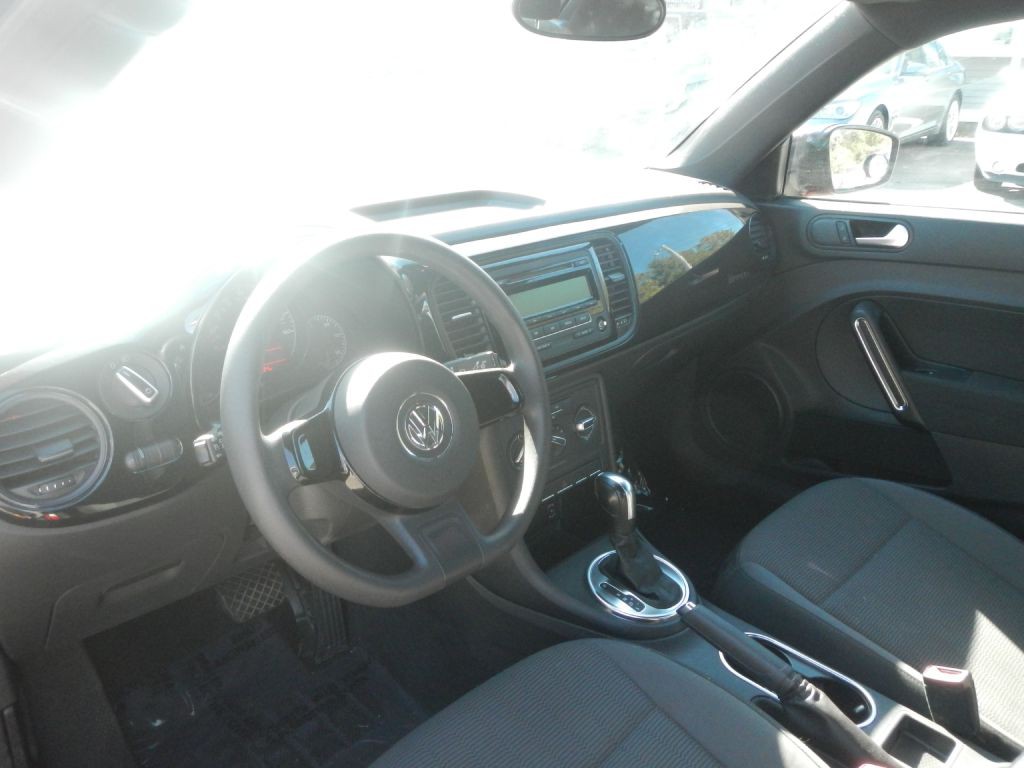 2012 Volkswagen Beetle Image 42