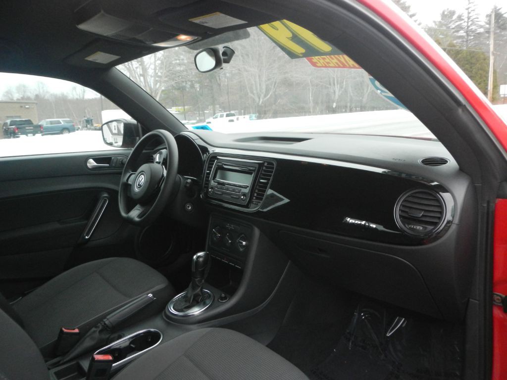 2012 Volkswagen Beetle Image 4
