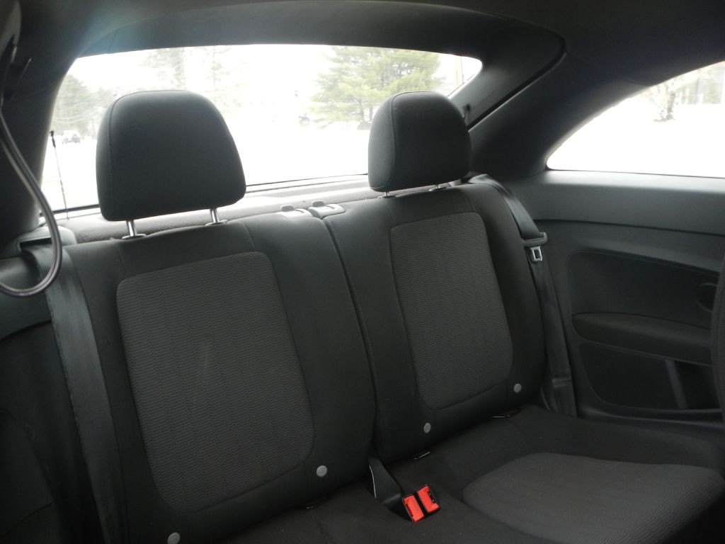 2012 Volkswagen Beetle Image 5