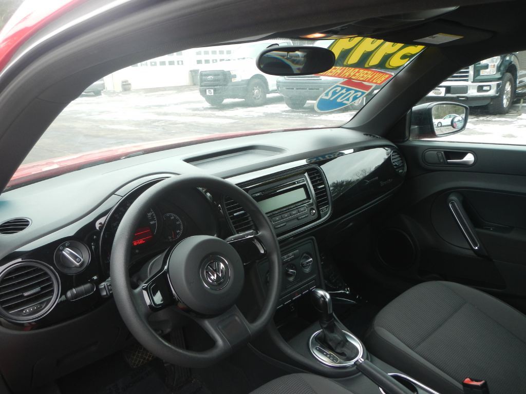 2012 Volkswagen Beetle Image 10