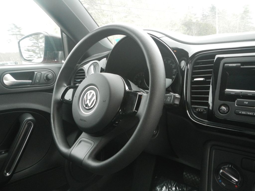 2012 Volkswagen Beetle Image 20