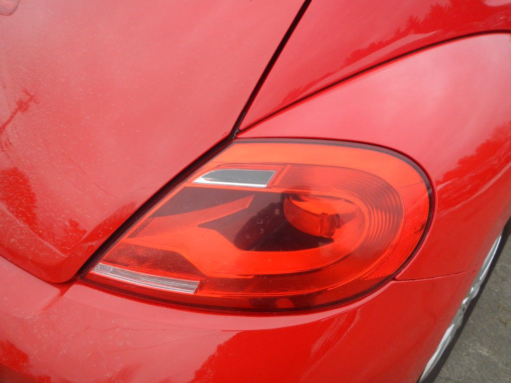 2012 Volkswagen Beetle Image 27