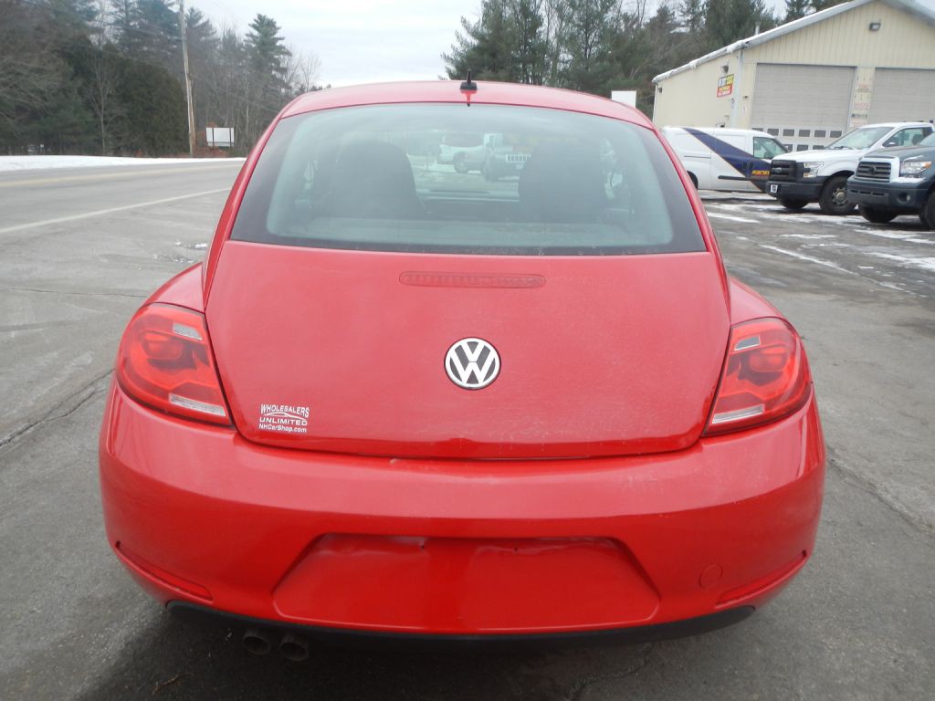 2012 Volkswagen Beetle Image 28