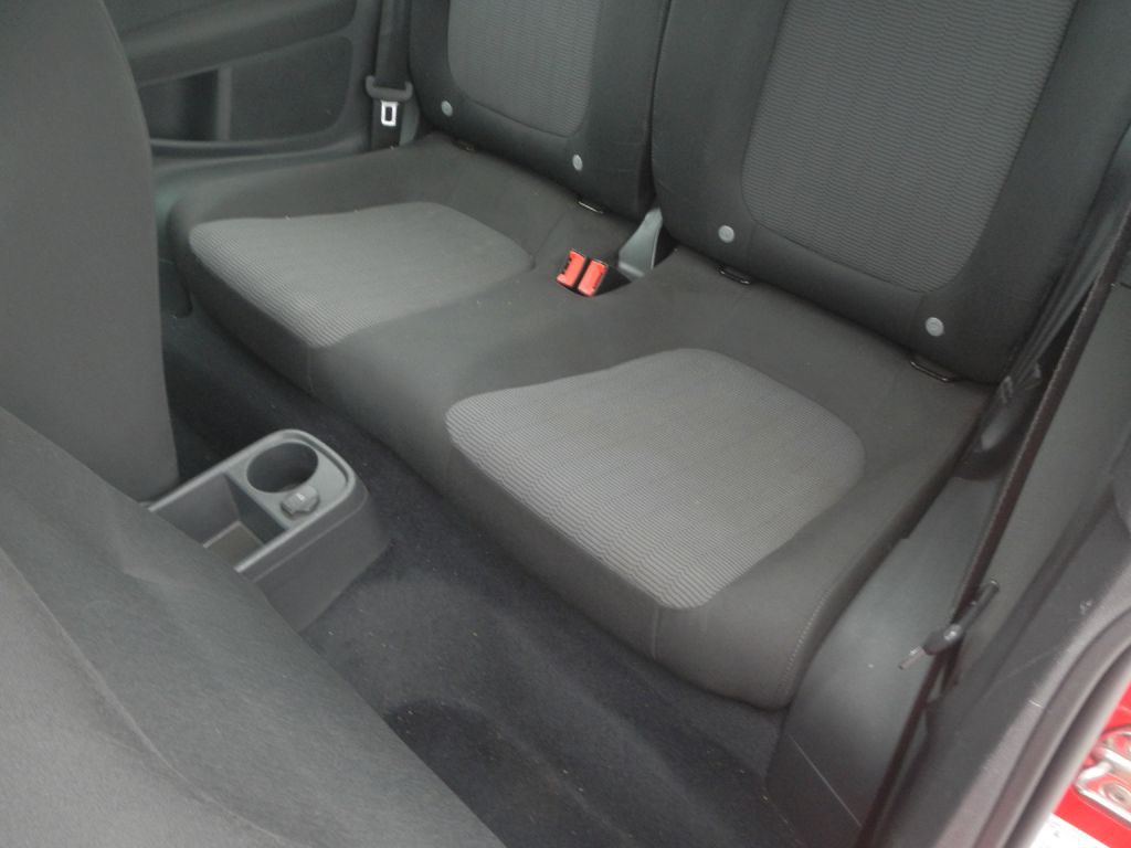 2012 Volkswagen Beetle Image 40