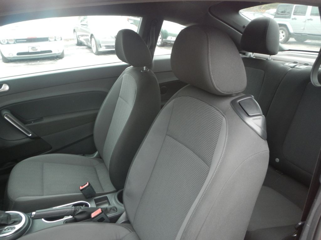 2012 Volkswagen Beetle Image 42