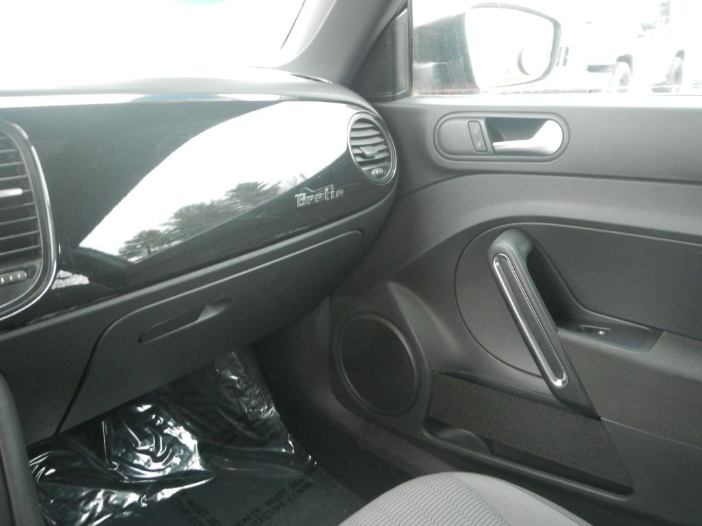 2012 Volkswagen Beetle Image 45