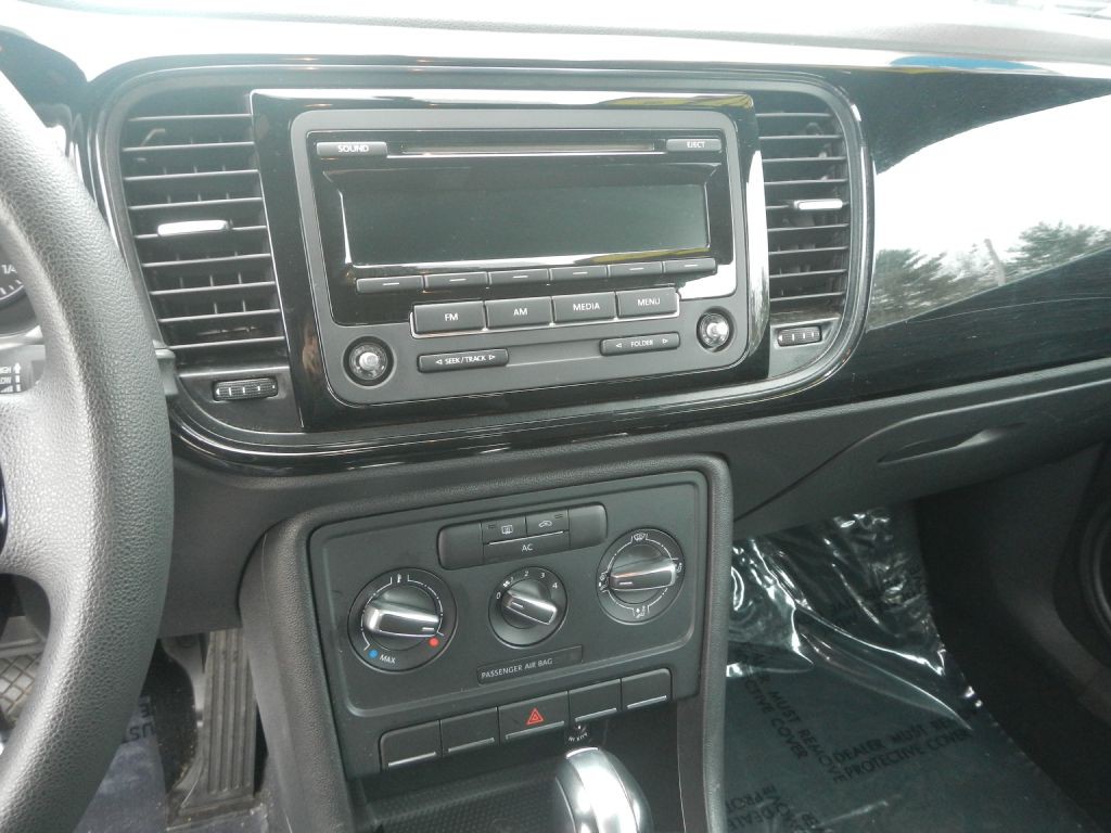 2012 Volkswagen Beetle Image 46