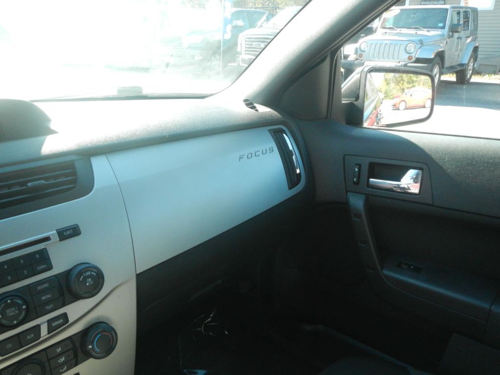 2009 Ford Focus Image 25