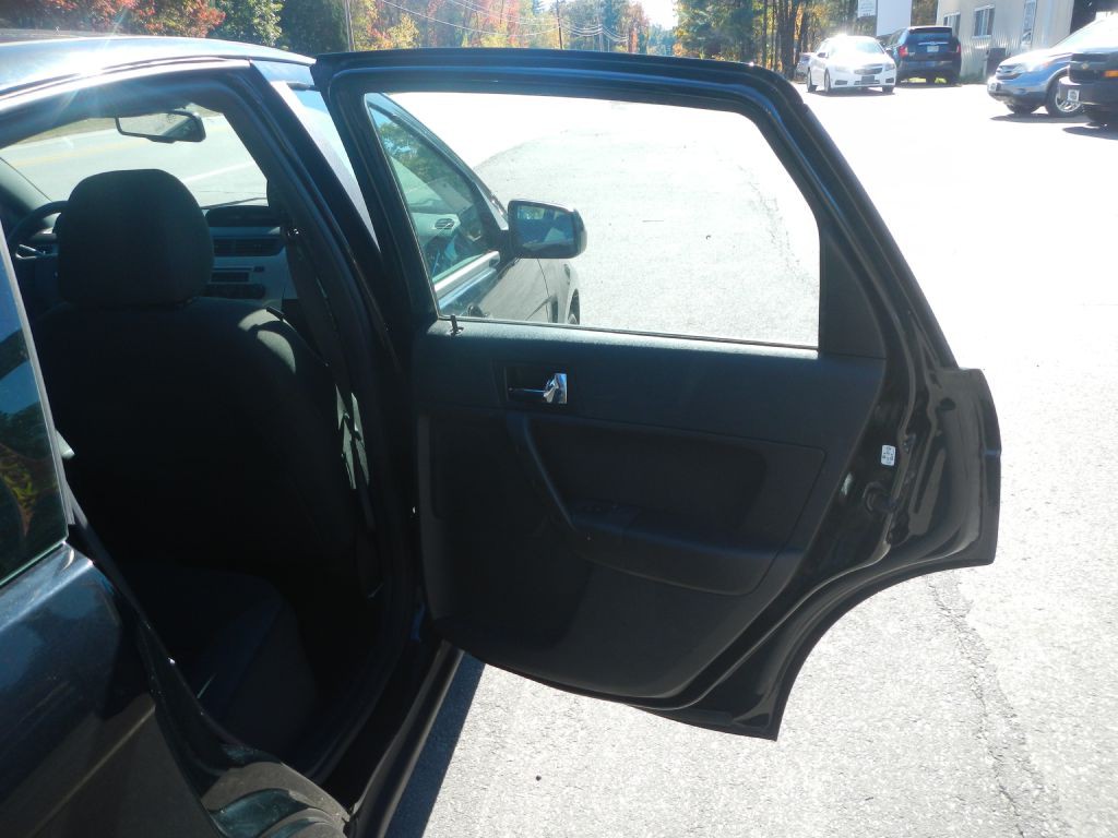 2009 Ford Focus Image 35