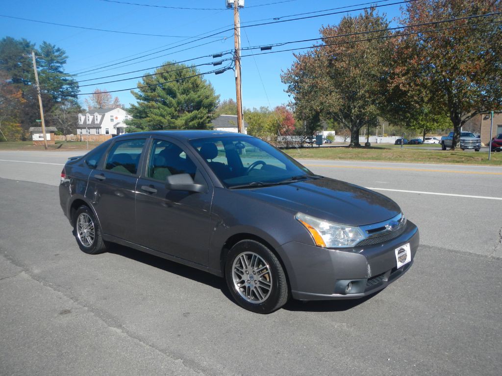 2010 Ford Focus Image 1