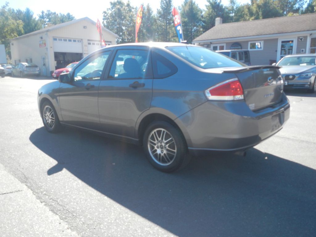 2010 Ford Focus Image 6