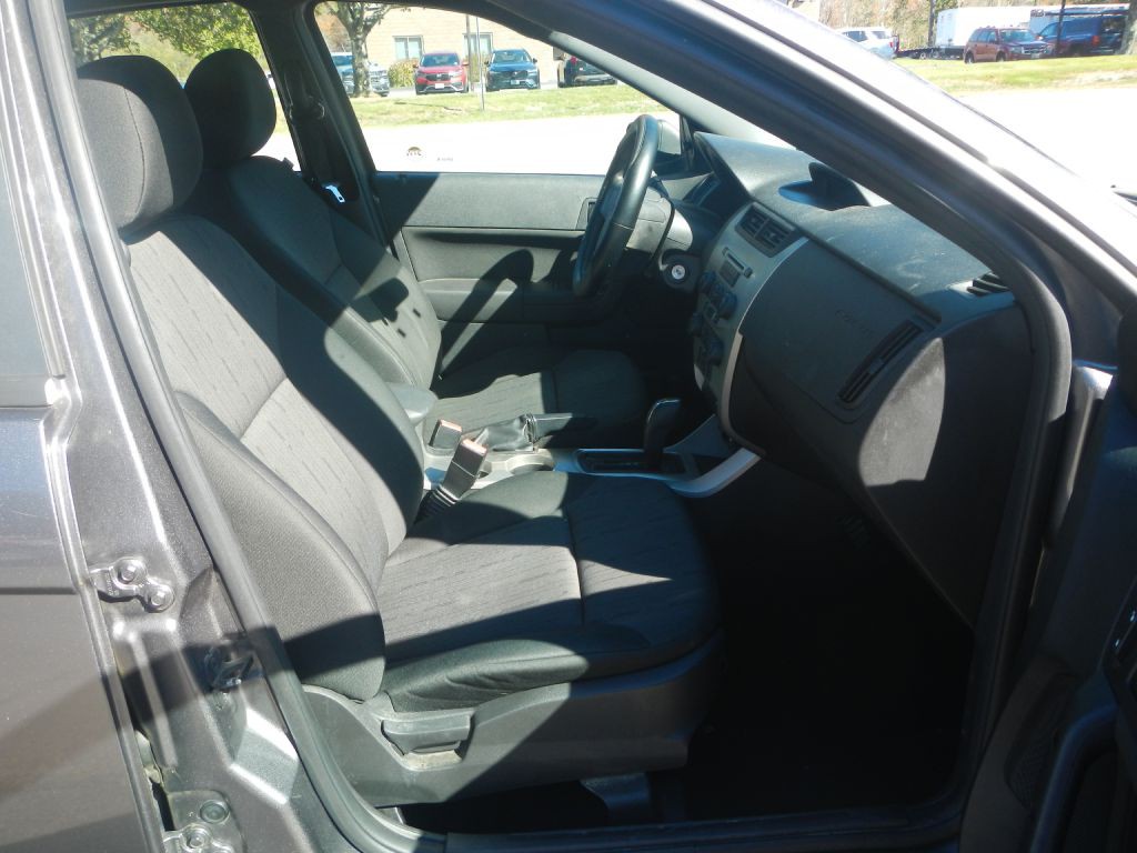 2010 Ford Focus Image 16