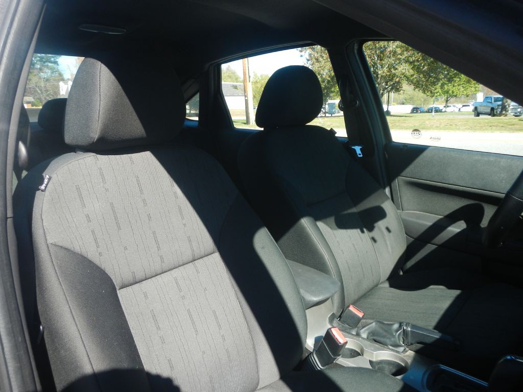 2010 Ford Focus Image 17