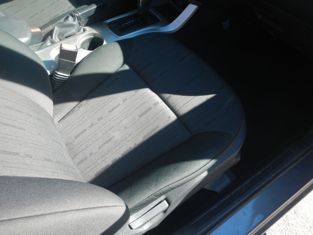 2010 Ford Focus Image 18