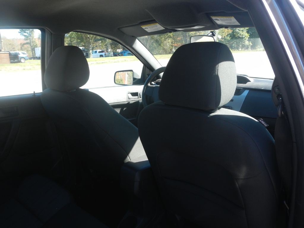 2010 Ford Focus Image 24