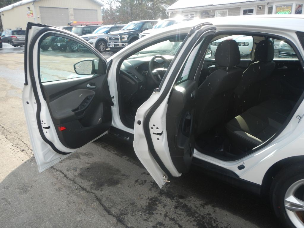 2013 Ford Focus Image 16