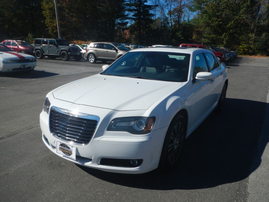 2012 Chrysler 300 Image 1