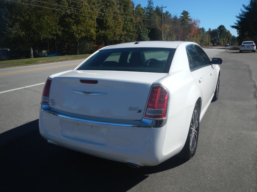2012 Chrysler 300 Image 6
