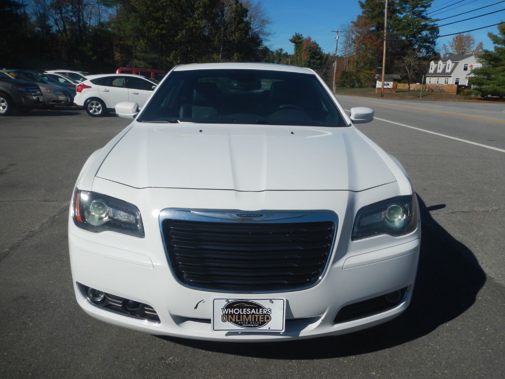 2012 Chrysler 300 Image 12