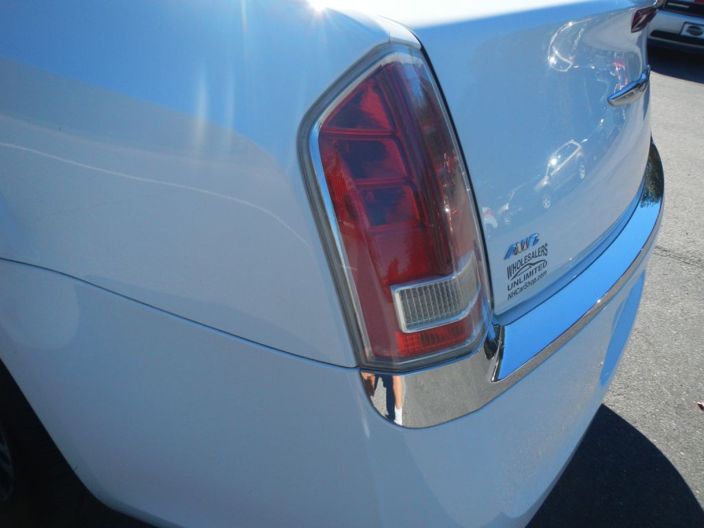 2012 Chrysler 300 Image 15