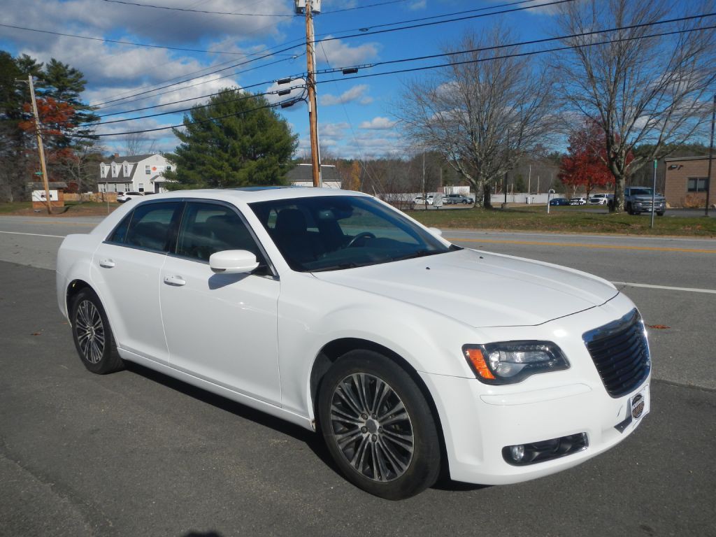 2012 Chrysler 300 Image 2